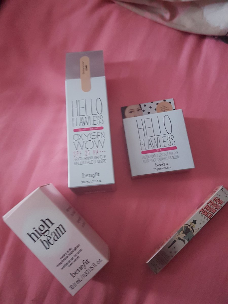KaeleeTomlinson's tweet photo. Go in for foundation... end up with a bit of a make over n a new @BenefitUK make up collection... #ShoppingAddict #ShouldntBeLeftAlone ๐๐โค x https://t.co/VWqonSwlVO