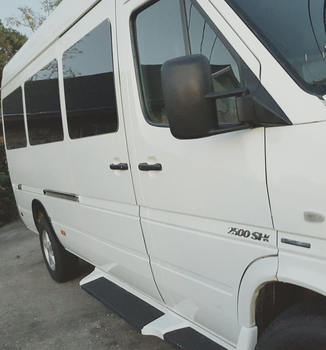 cbcluxeCT's tweet photo. She should be available for bookings mid to end November. Just a few more touches. #limo #limocoach https://t.co/YXERbMzLlW