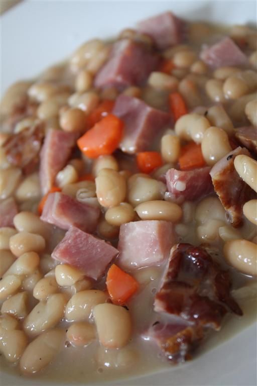 AssetsLiquid's tweet photo. Today we are featuring soup in a bread bowl. Our soups are BLT, Bean with Ham, &amp; Cheesy California Medley. https://t.co/0czaP9XwXC