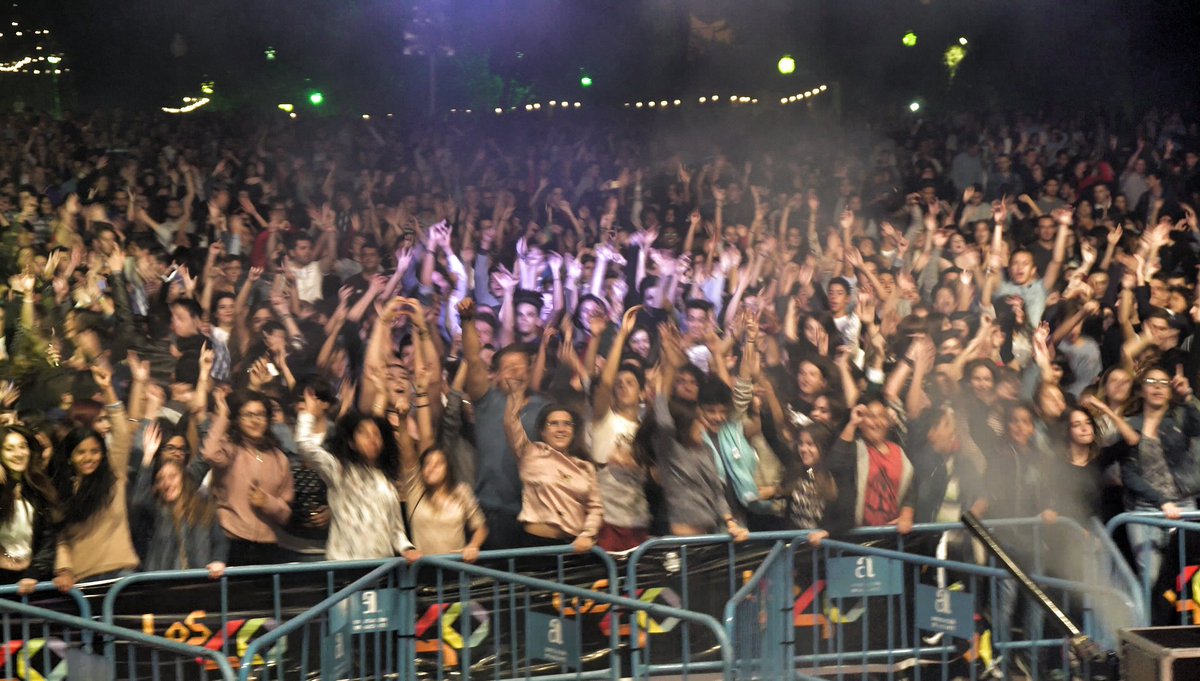 luislopezwdm's tweet photo. Anoche #WDM Petrer fue BRUTAL!! Con @CSanBernardino . Ese público nos lo llevamos de gira!! @40ValleElda #MusicInspiresLife https://t.co/py9FHZMdTy