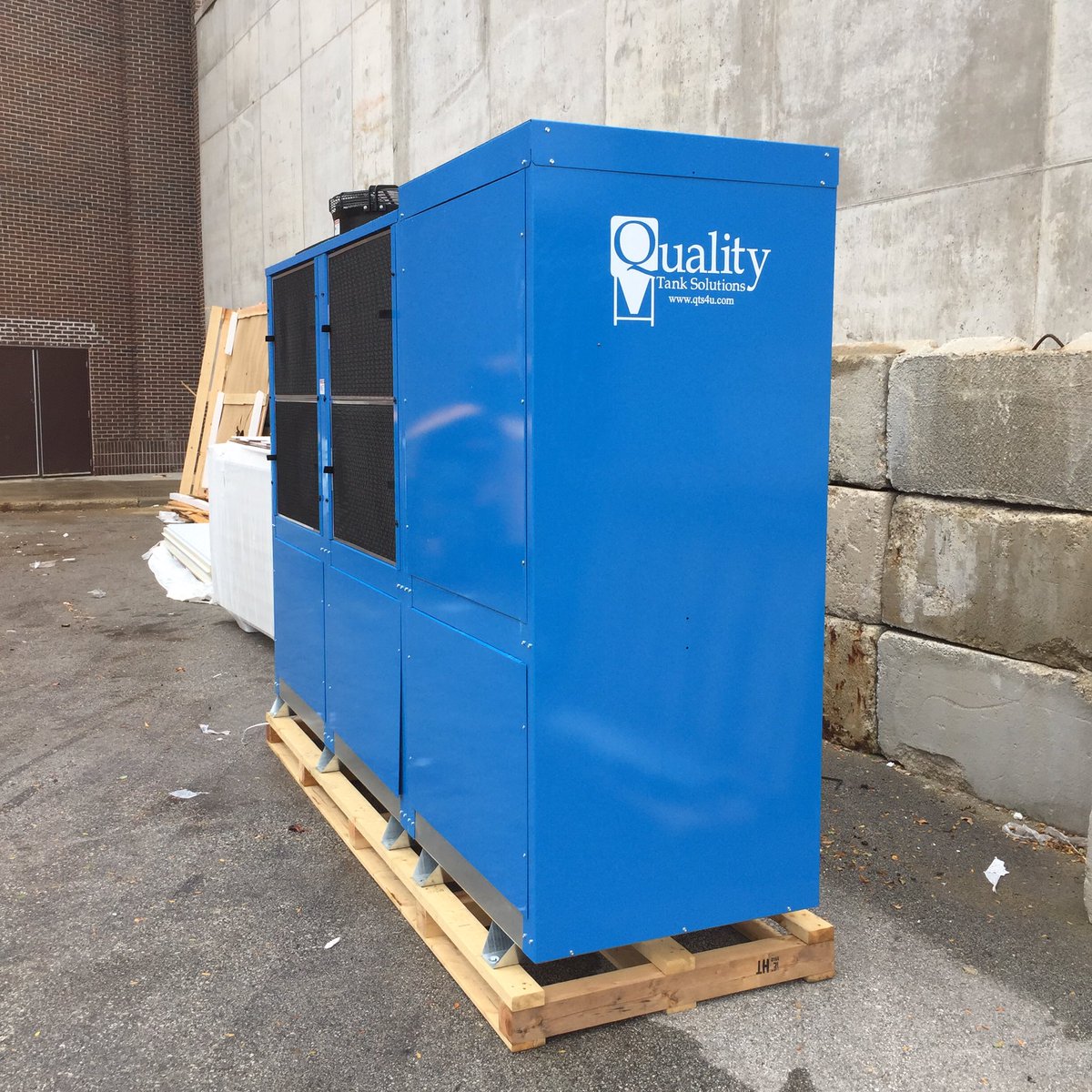 ExploriumBrew's tweet photo. A pretty blue chiller showed up today over @ShopSouthridge @QTSWisconsin #exploriumbrew https://t.co/1WSUqt6E1H
