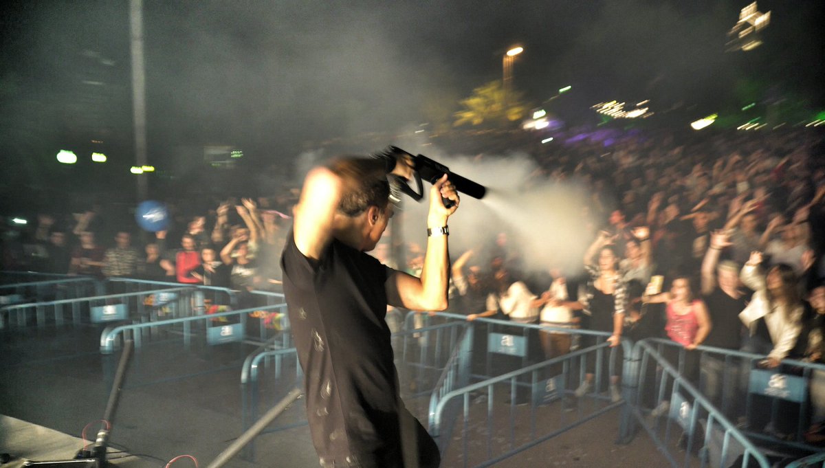 luislopezwdm's tweet photo. Anoche #WDM Petrer fue BRUTAL!! Con @CSanBernardino . Ese público nos lo llevamos de gira!! @40ValleElda #MusicInspiresLife https://t.co/py9FHZMdTy