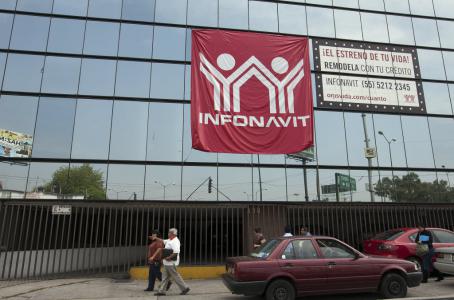 ElFinanciero_Mx's tweet photo. #Empresas Cartera vencida de Infonavit iguala los niveles del 2005 https://t.co/dAZ328m2WM https://t.co/JkQyR17Snx