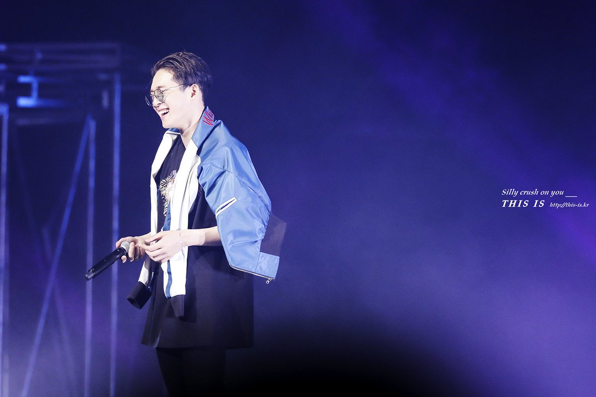 무대에서 가장 행복해했던 내 가수, 태현아. 하고픈 말 많지만, 세상의 말들 다 지우고 나니까 사랑한다는 말 밖에는 남지 않네. 지금처럼 변함없이 여기에 있을게. #AlwaysHereForTaehyun