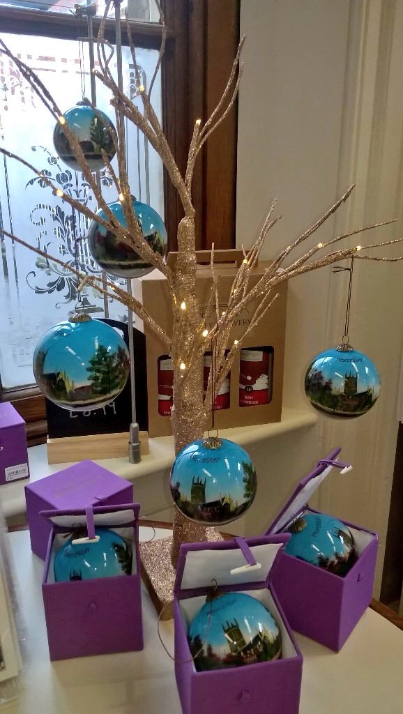 ChristmasInWorc's tweet photo. Looking for a unique #Christmas gift? How about these beautiful handpainted #Worcester baubles from @WorcesterTIC https://t.co/UGQlATYr4N