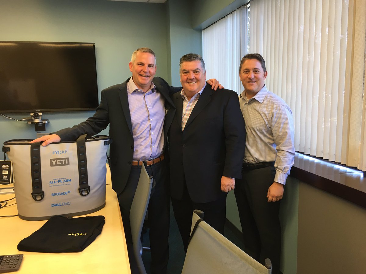 lisadee14's tweet photo. #FliptoFlash #F70 @FocusTSI @moscom1212 @AvnetEMC @DellEMCPartners @dennis_croke @bpellis2 @barnhart_eric @Avnet https://t.co/JbT2IoDEwf