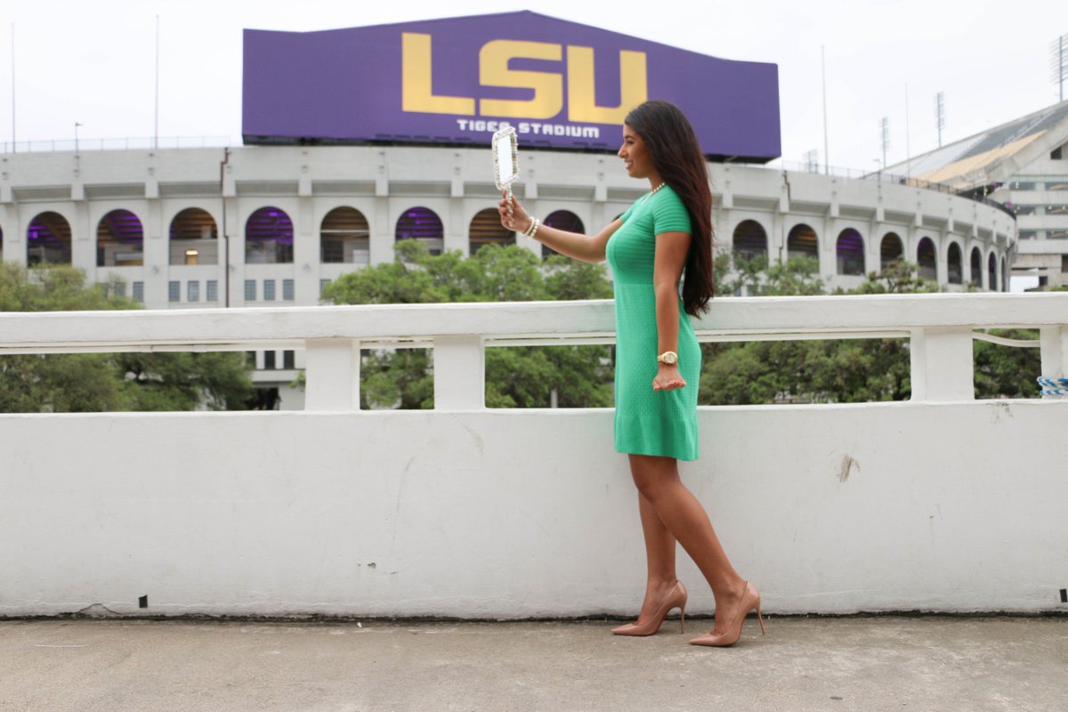 misstayhunter's tweet photo. Seniors it's almost that time! Booking senior sessions for fall 2016! For more info - https://t.co/LZbWkzMHkU #LSU16 #SU16 #UL16 #SELU16 https://t.co/9zMcTZcw5t