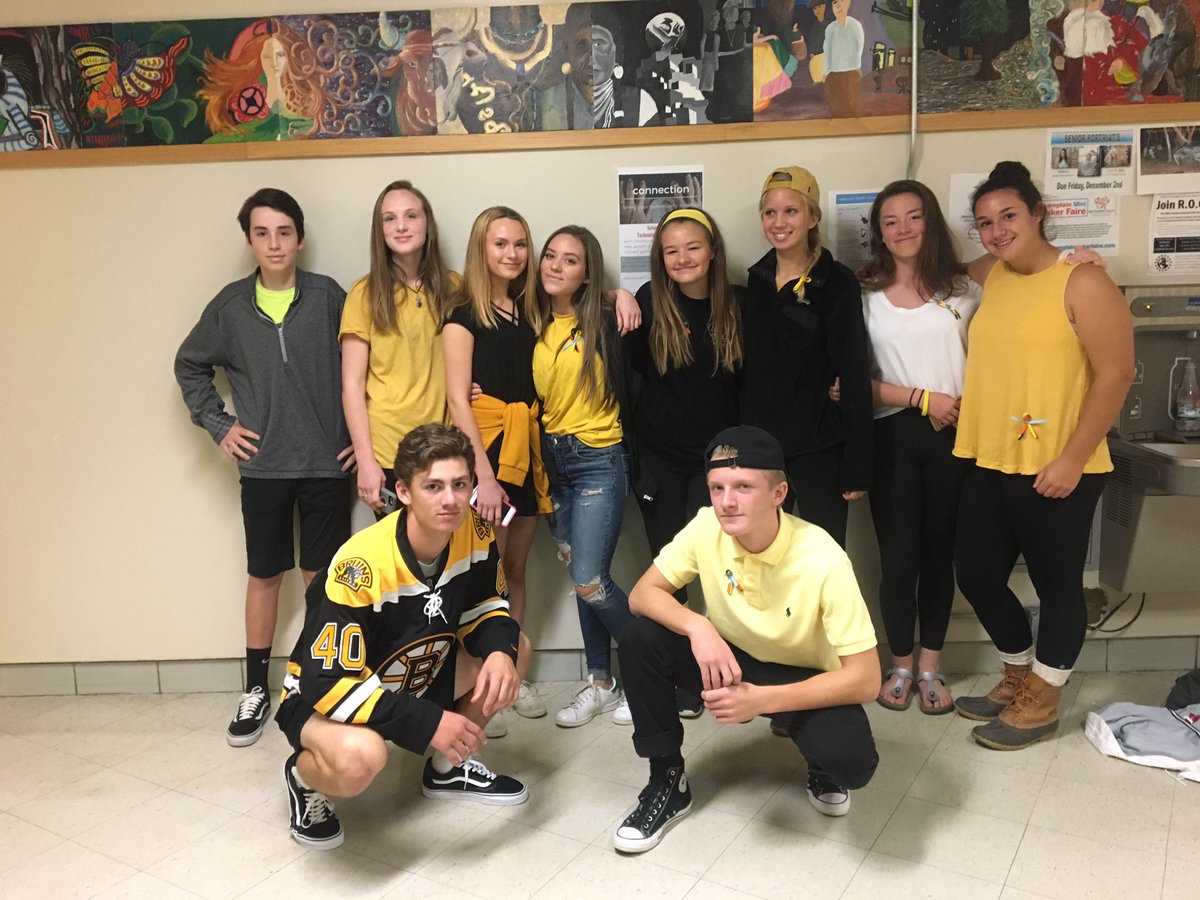 AinsleyHultgren's tweet photo. SB Hugs Harwood #SBSpiritWeek #classof2020 https://t.co/hd9rppWb5K