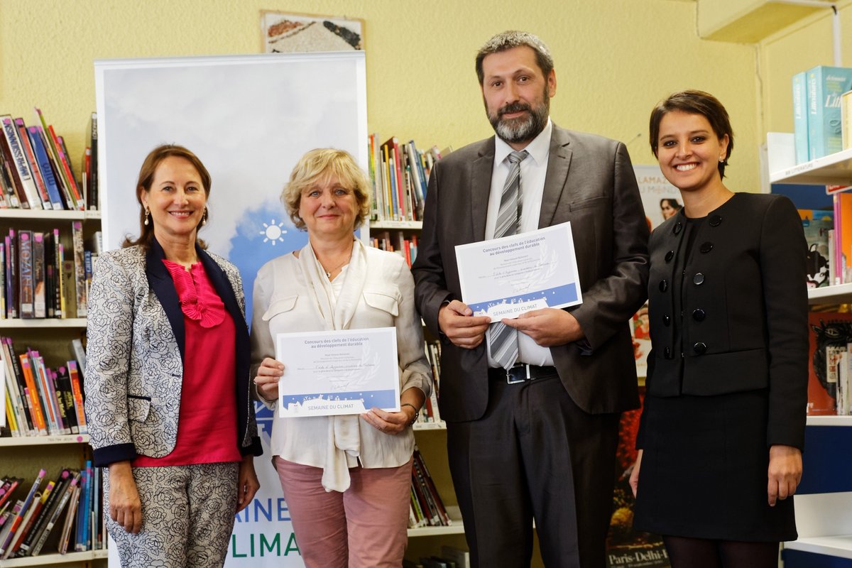 najatvb's tweet photo. Un grand bravo aux équipes pédagogiques et aux élèves lauréats des "Clés du Développement Durable" ! #SemaineDuClimat https://t.co/fn0P5PvXEk
