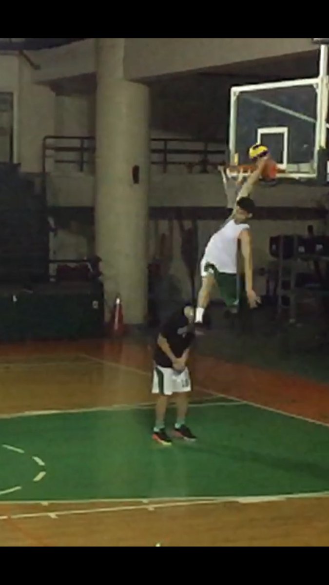 ruzcko_rivero's tweet photo. #TheKid @RicciRivero06 jumps over his teammate doing #ScorpionDunk by #JordanKilganon 💪🏼💪🏼💪🏼🏀  #RiveroBrothers @brentparaiso https://t.co/I3cpjVCgxU