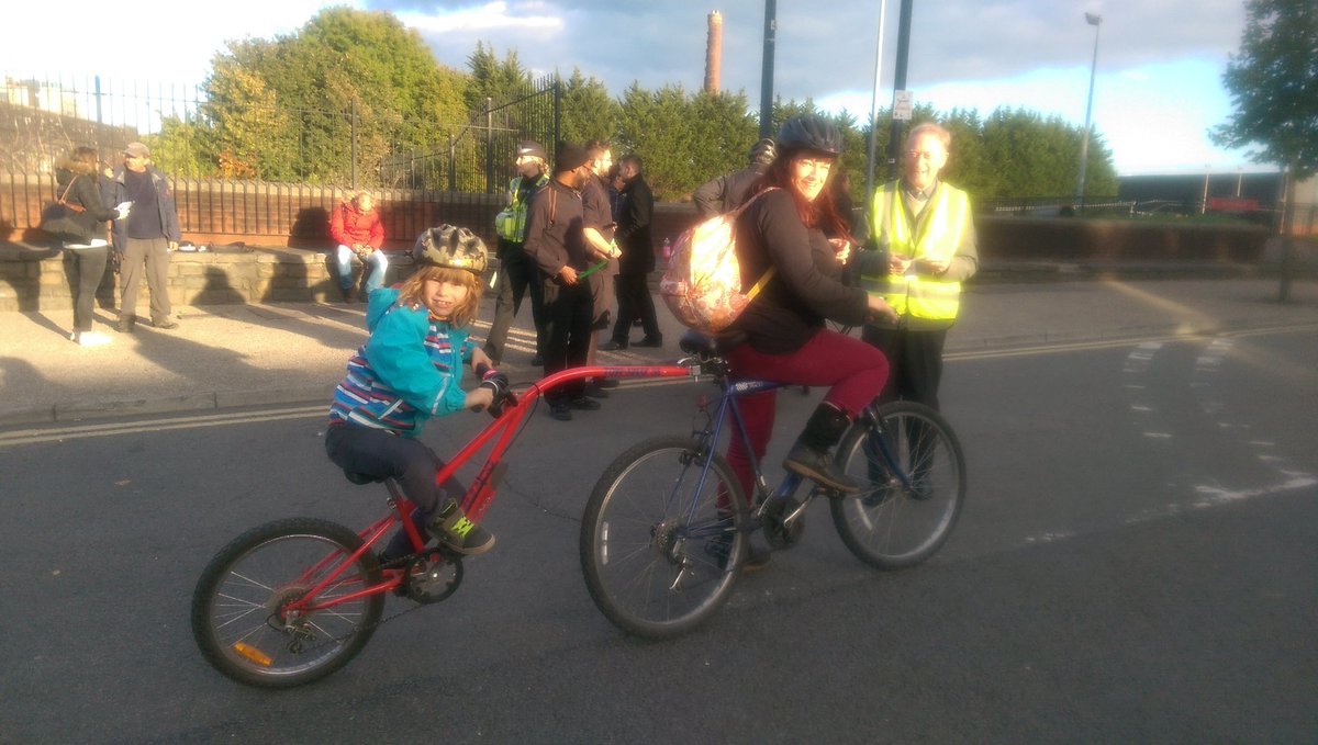CommunityGtwy's tweet photo. Happy bikes, happy cyclists, happy #safetyweek2016, happy Grangetown! https://t.co/IzrAg37Gq4