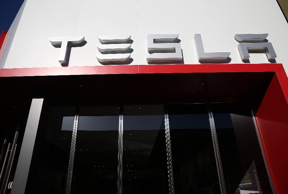 Forbes's tweet photo. What are the major downsides of the Tesla Model 3?  https://t.co/SVaoZupzH9 https://t.co/MtYg8ilOnI
