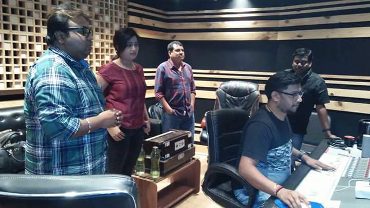 nimasha4sg's tweet photo. **New Clicks**
#MelodyQueen @shreyaghoshal and @immancomposer at #AMVStudio .Yeeeey new gem on the way 💃💃💃💃💃 https://t.co/yecEg14Xm5