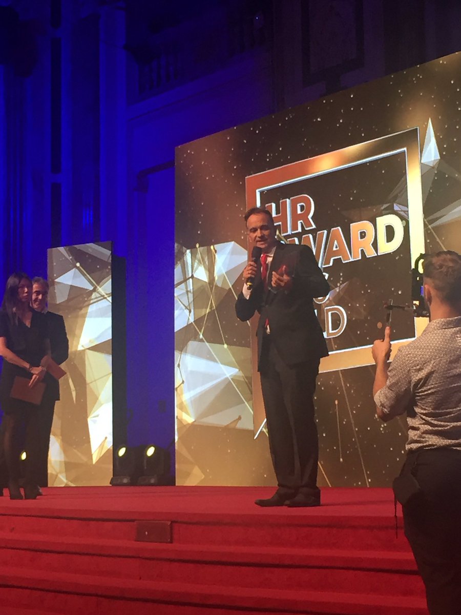 fu_turedesigner's tweet photo. HR Person of the year #hris2016 Lieber Michi, von ganzem Herzen alles Gute, schön dass wir uns seit langem Wiedersehen. #verantwortung #HR https://t.co/TP2uPNMPg9