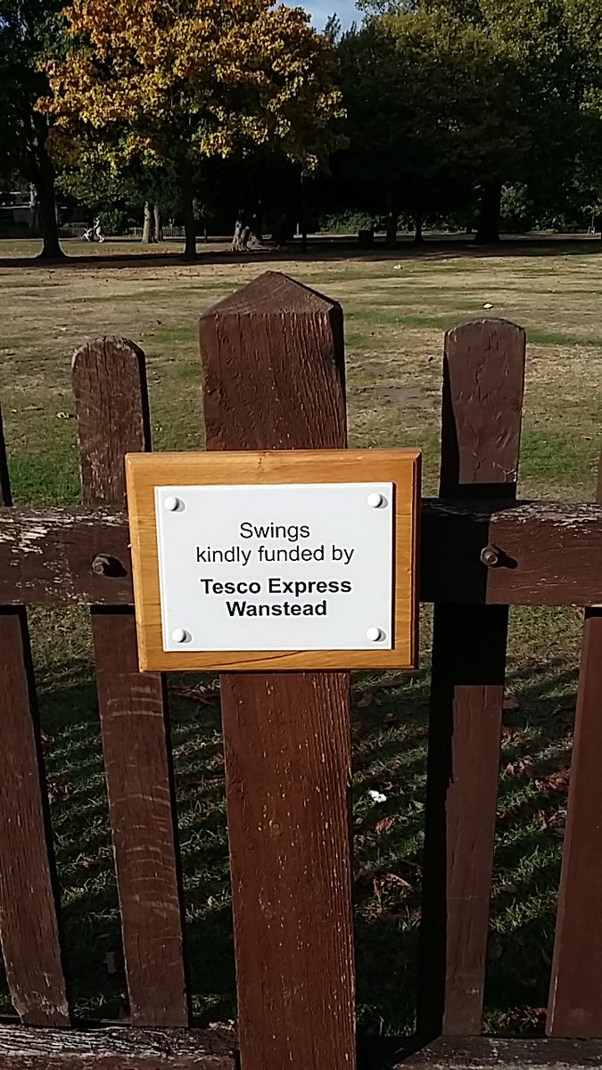 WansteadPlay's tweet image. .... and here's the plaque thanking #Tesco Express Wanstead for donating a set of swings @Tesco