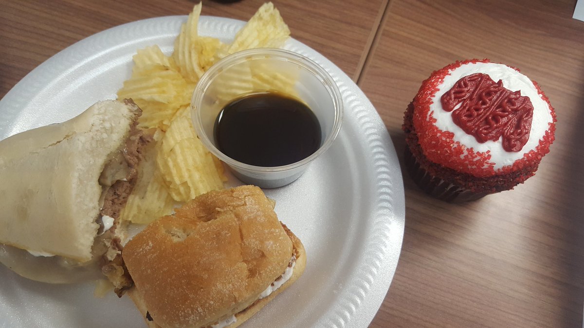 ONNLeach's tweet photo. For @SentinelCurtis last day: French dip sammiches and @kenbone18 red sweater cupcakes. #PerfectSendoff #partylikeajournalist https://t.co/9TJc9GNaDm