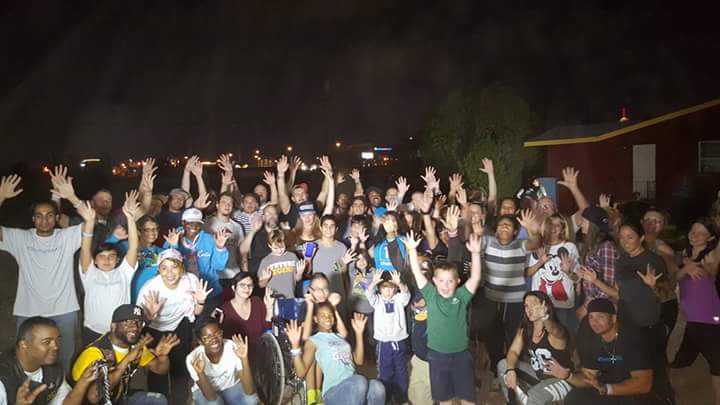 SilohMoses's tweet photo. #FamilyPhoto from this past @ServingHopeLV #GiveForwardMondays #ServingThoseWhoAreLessFortunate - 93 lives served. https://t.co/L0NM9TuVOH