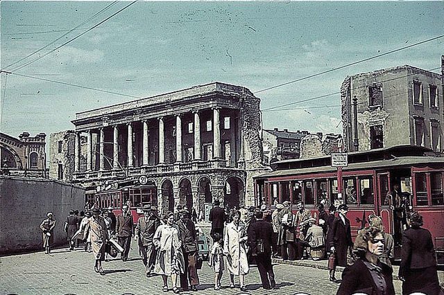 DConnaissances's tweet photo. 12 octobre 1940 : création du ghetto de Varsovie. https://t.co/MuBh8Sj4pQ