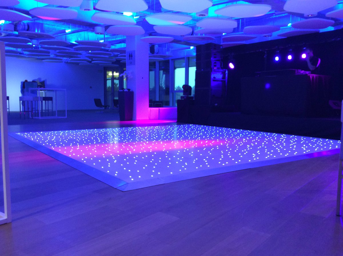 FPbooths's tweet photo. Wanna groove! #showtime16 @showpad @Ghelamco   #bustsomemoves on the #flashingdancefloor @FPbooths https://t.co/7bgY6Mse57