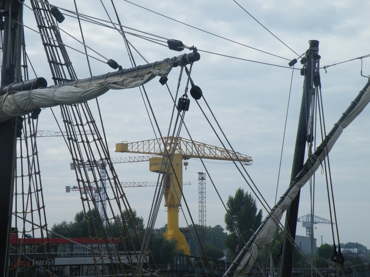 MailleBreze's tweet photo. La #GrueTitan derrière le #NaoVictoria à #Nantes

Visible jusqu'au 16 octobre au #pontonBelem

@mairiedeNantes @ngenantes @nantesport https://t.co/fyMoVHi5yg