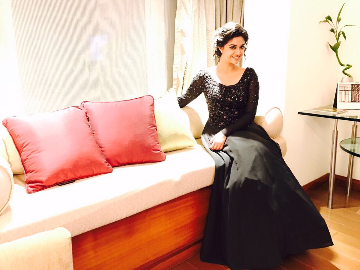 sanjay_25_m_15's tweet photo. Wow Gorgeous๐ #Romanticactor
#keerthysuresh
๐๐@KeerthyOfficial ๐๐
Lovely mamโค so cuteโค https://t.co/MKEPPZrkWA