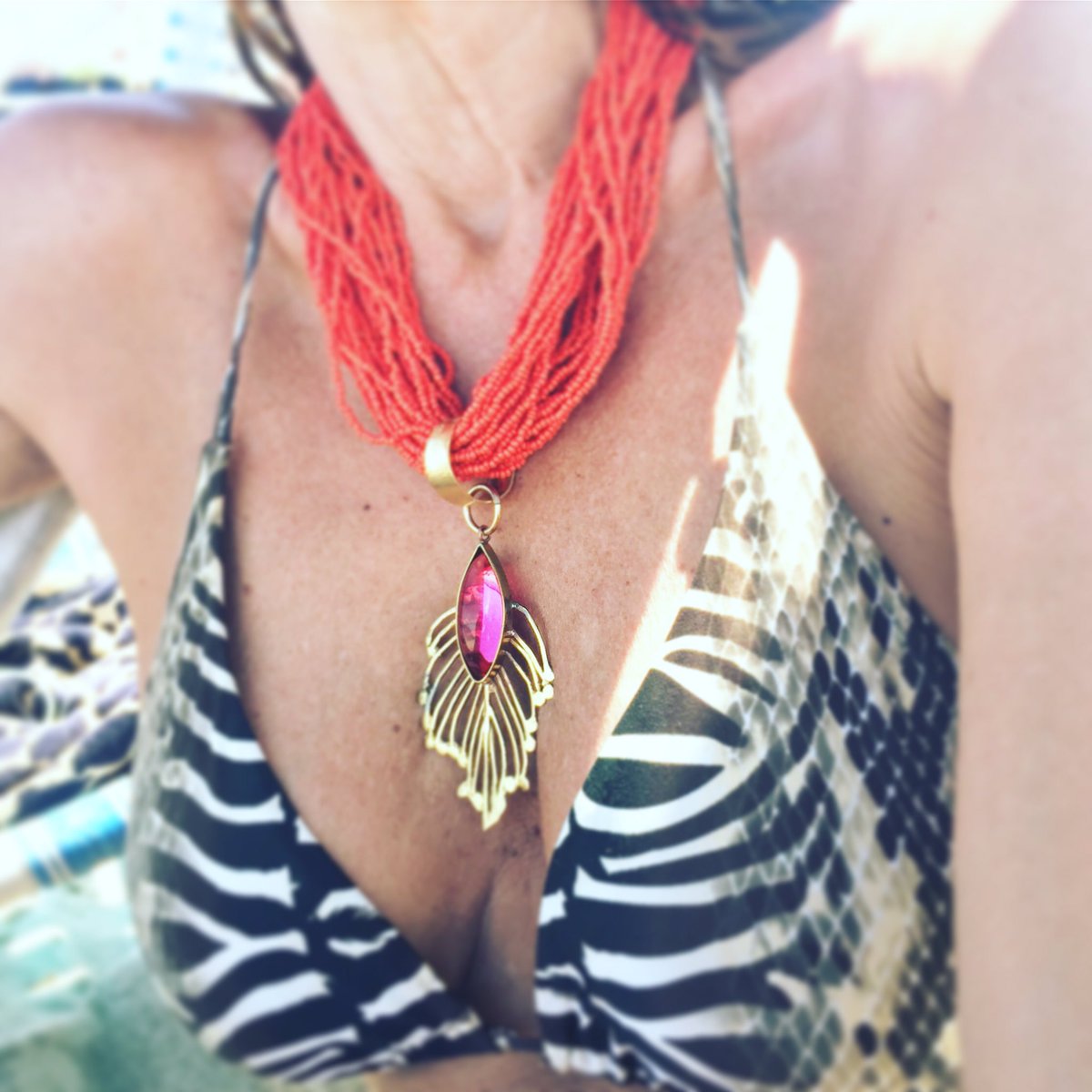 DalilaGebran's tweet photo. Las mil y un mezclas posibles con #cherryobsession

Choker 21C coral dije Palma CherryQuartZ, top leopard print. https://t.co/QE9xC7dAiV