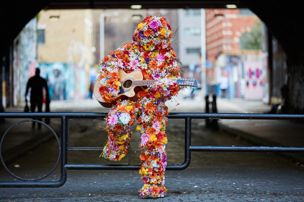 easyJet's tweet photo. Flowerman's guitar skills... #WhyNotSelfie #MakeMeSmileIn3Words https://t.co/4zVMnhu02X