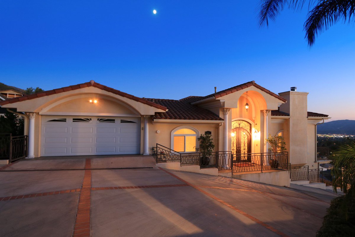 Bfogger's tweet photo. New #FoggListing Lease Estate With Magnificent Views Across The Valley 1011 La Rambla Dr. BRB 4+4 See Tour https://t.co/xazEaepdUA https://t.co/60X0eI4eO3