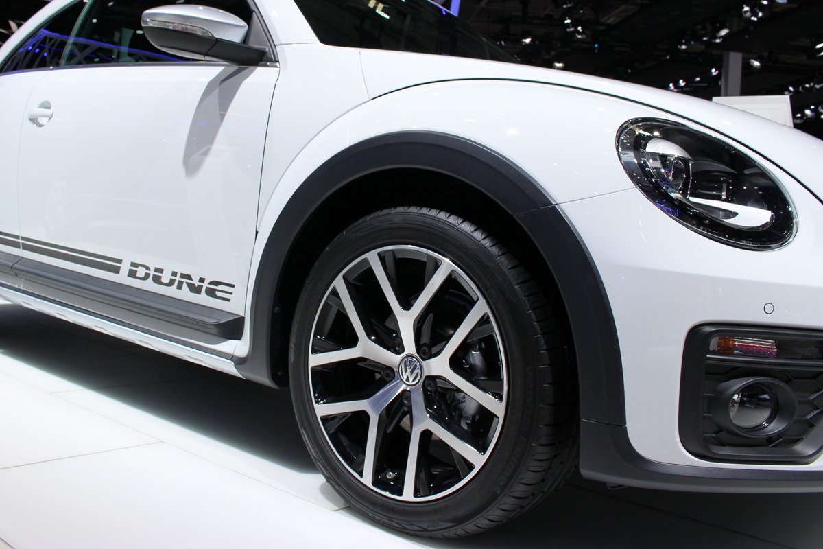 vw_france's tweet photo. Plus que quelques jours pour tomber sous le charme de la #CoccinelleDune au Mondial de l'Automobile. #MondialAuto https://t.co/ktewEvo3JP