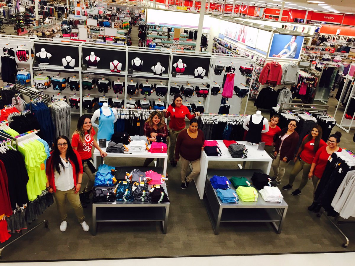 meladam2122's tweet photo. New #C9reinvention is set 🙌 ! ❤️myteam #back2basics special thanks to @findmayra @mariahVMTL  @RaquelSapphire for support ! :) @CynthRobles https://t.co/jibMNnyzg4