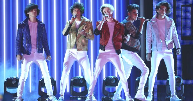 AztecaNoticias's tweet image. El nuevo álbum de @CD9 contiene 190 estampas coleccionables bit.ly/azncd9alb