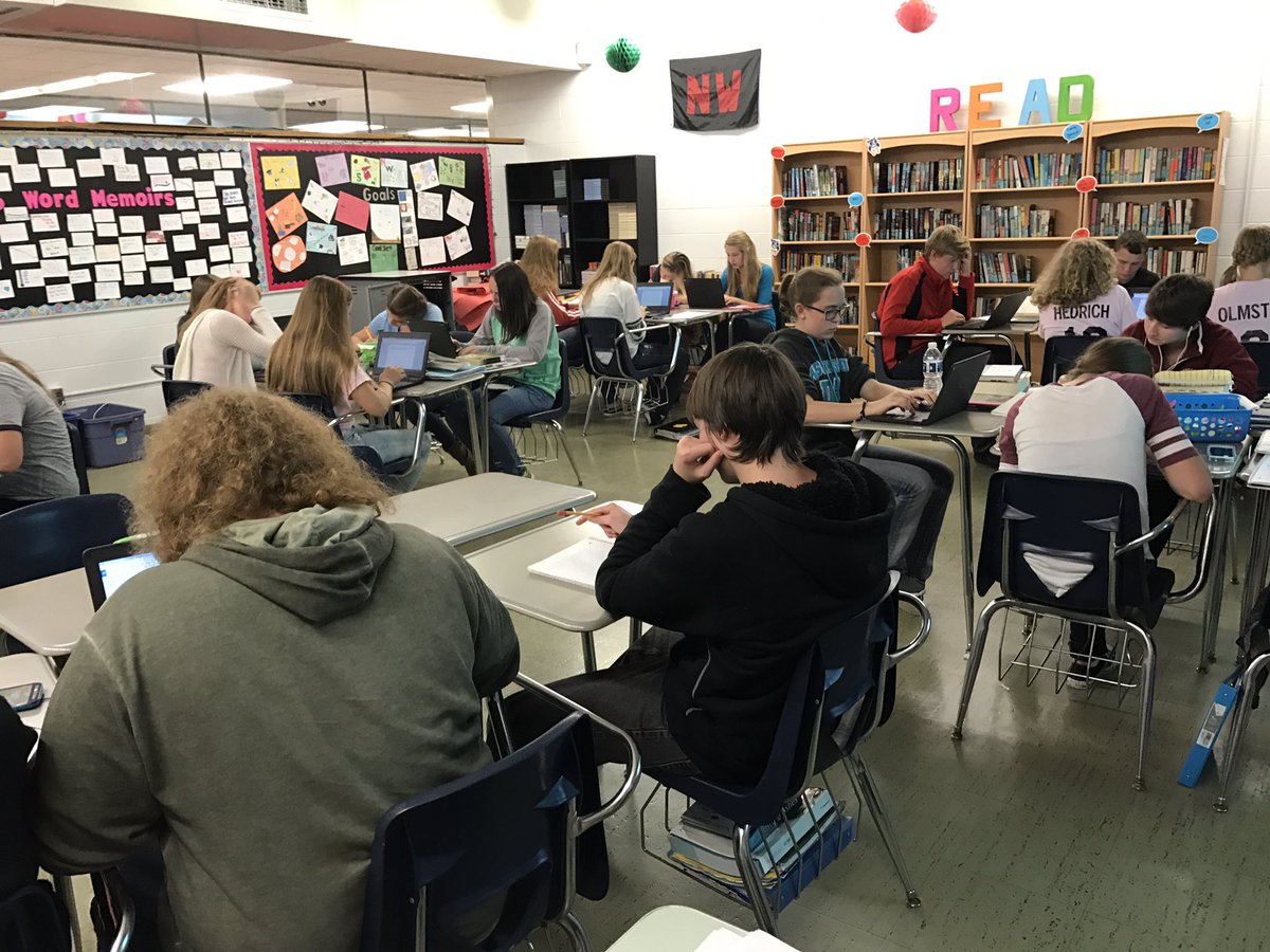 Soperclassroom's tweet photo. 5th hour before an early release and my #Accel9 students are completely engaged in writing! 😊 They make proud! #mountienation1617 https://t.co/16UGipNRC5