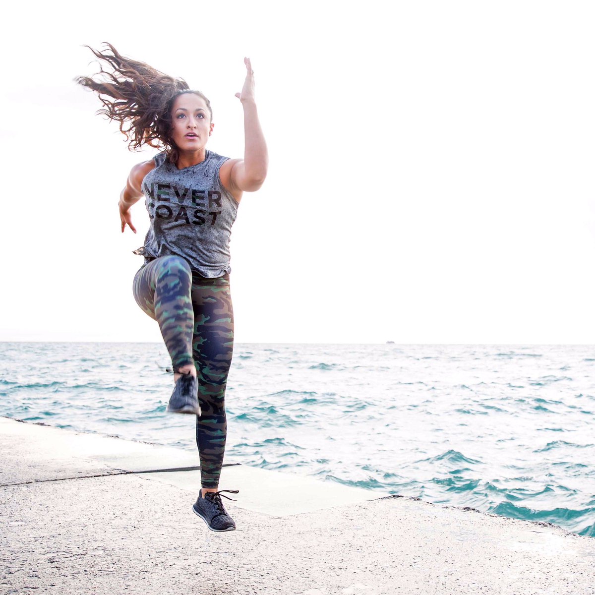 E_SweatSesh's tweet photo. First #armsandabs class tonight! 5:30p #flywheel #oldtown #chicago BE THERE @FlyBarre @Flywheel https://t.co/ok0tAiCpXz https://t.co/4AmYTBE17I