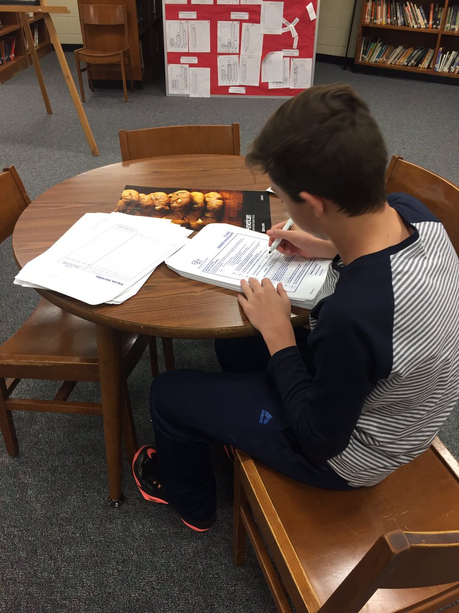 CliffSnitgen's tweet photo. #djhweb2016 Leaders working hard during their lunch hours to kick off school-wide fundraiser! Total support of all Raiders!!!! https://t.co/iwrRRVQsaB