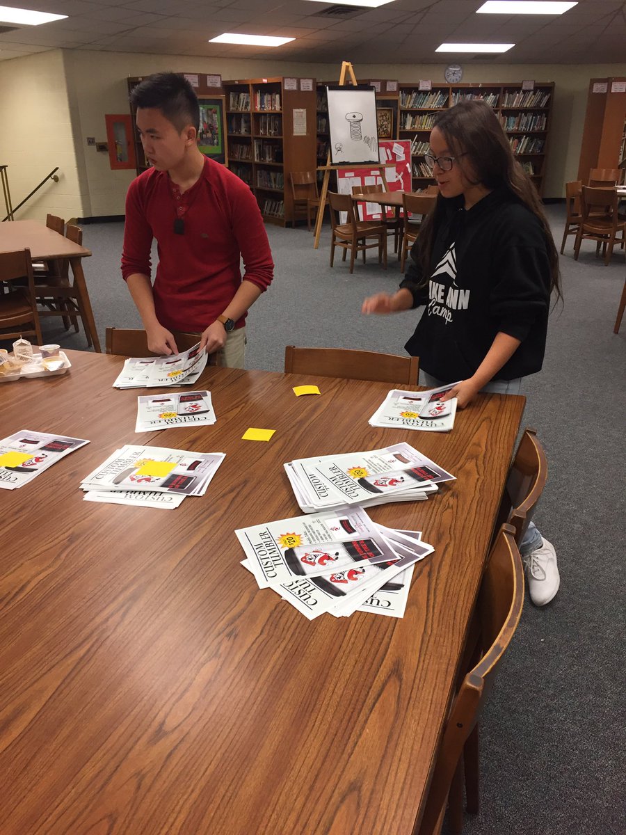 CliffSnitgen's tweet photo. #djhweb2016 Leaders working hard during their lunch hours to kick off school-wide fundraiser! Total support of all Raiders!!!! https://t.co/iwrRRVQsaB