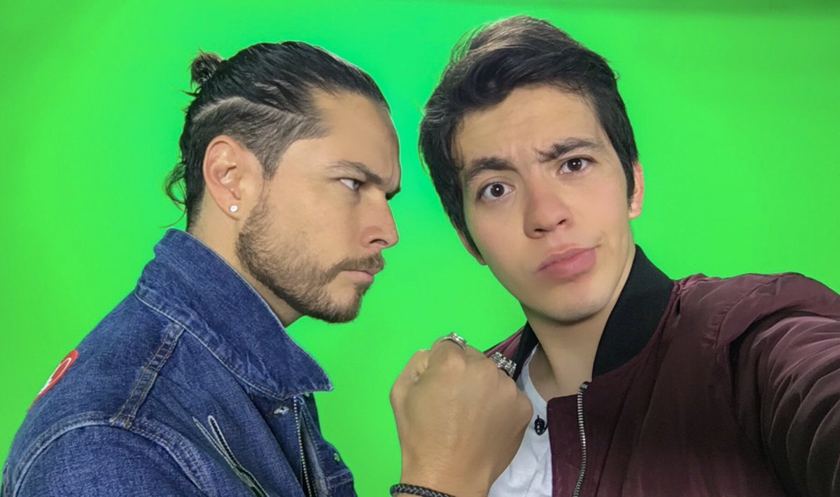 SKabecheTV's tweet image. Esto parece un póster de película romántica jaja 

¿Cómo le pondrían de título? @soyjuansolo 

- Hoy estaré en @BloggerTv_ a las 5pm 👉🏻🐵👈🏻