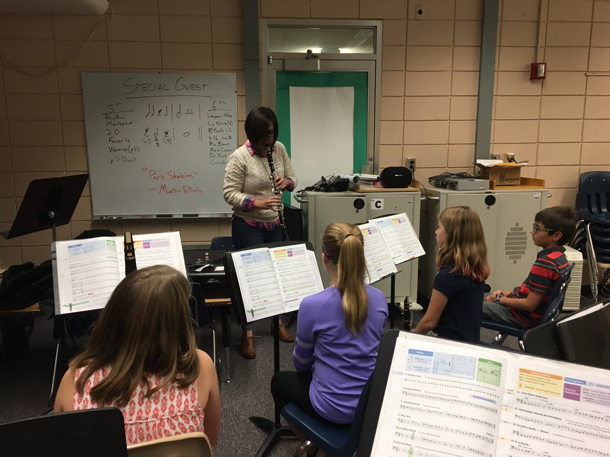 Pro clarinetist Larkin Sanders visits Brookwood! #clarinetday #provisit #5thgradeband @PendlandTeddi