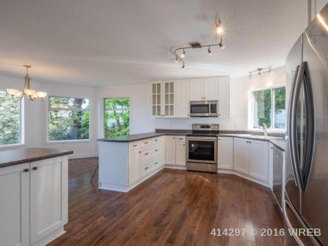 vihomesnanaimo's tweet photo. Today's #10amGem! 4 bed, 3 bath stunning #waterfont home in #lantzville @CParkerTeam https://t.co/b1bJXmpH7h https://t.co/fK2GgZ1TLv