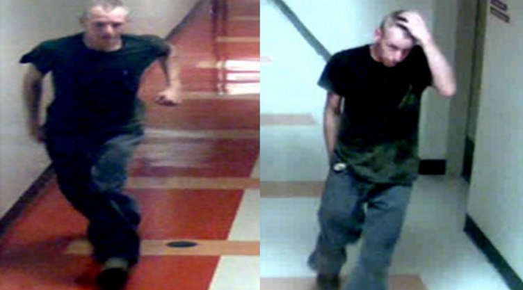 #Surveillance shows intruder at West Broward High School took candy, electronics bit.ly/2e5Ytcy?utm_me… https://t.co/B5p54n2vcW