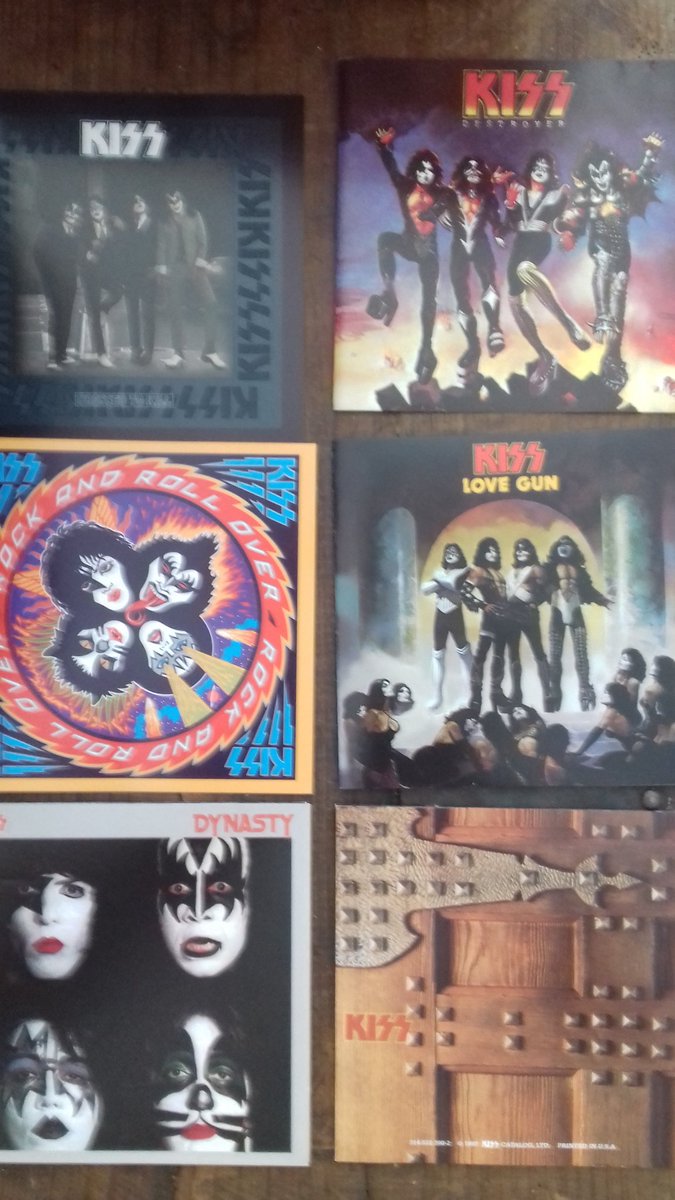 hpalacios's tweet photo. La tradicional selección musical de un servidor en día de romería, #12oct2016 en #GDL. #KISS https://t.co/c0NL7WAaAR