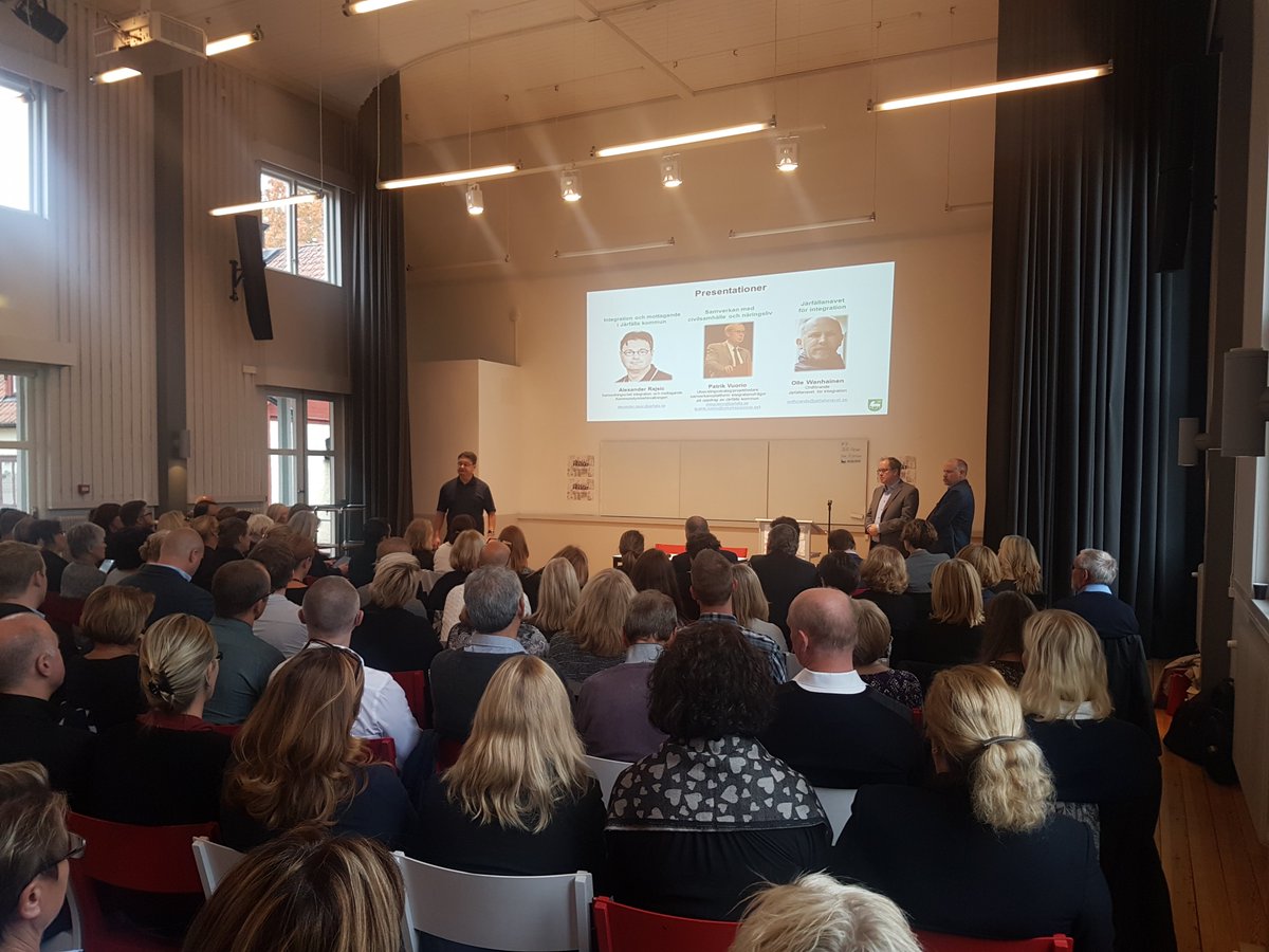 PatrikVuorio's tweet photo. Givande konferens för chefer i Järfälla kommun med tema #integration idag. Fick själv tillfälle att presentera vår nya samverkansplattform. https://t.co/Xuq22MgE7f