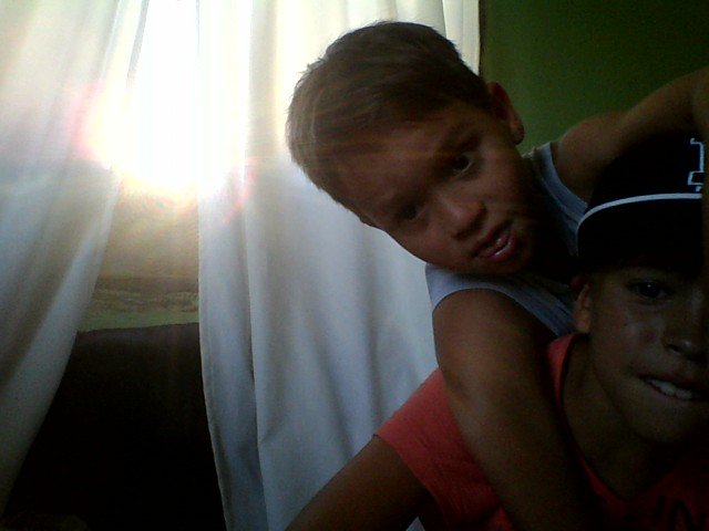 thocr72's tweet photo. quando posto uma foto e meu irmao que assistir desenho https://t.co/gOvlCFyQMq