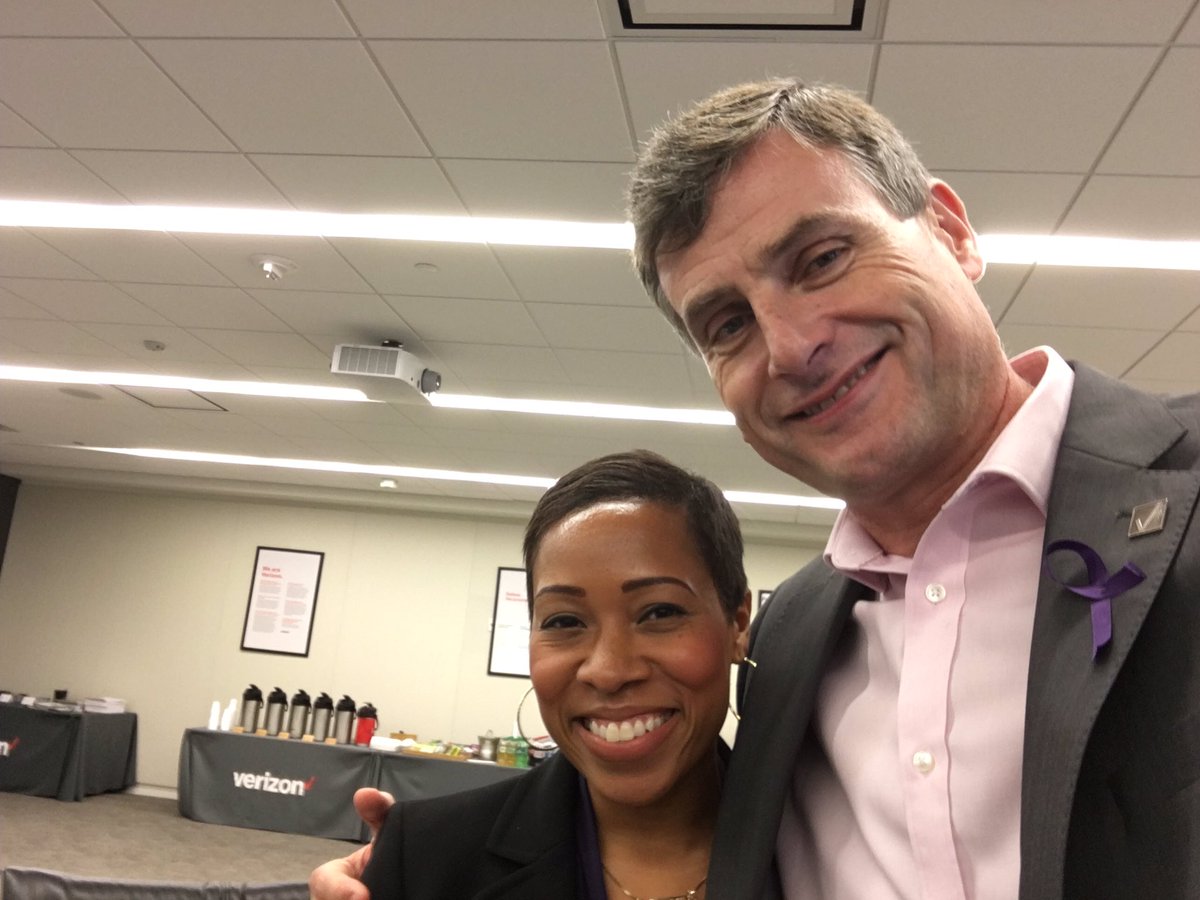 RonanDunne's tweet image. Highlight of the week meeting @JeannineBrew one of THE faces of @verizon on Social! #BetterMatters