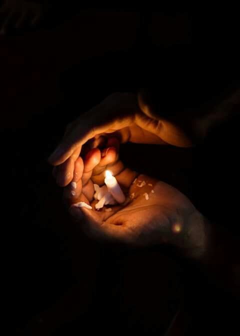 فلتُشْعَلِ الشُّموع
ولتُسْبَلِ الدُّموع
فإنها ليلة مغيب الحبيب ~

#ليلة_الوحشة   #ملوك_العراق