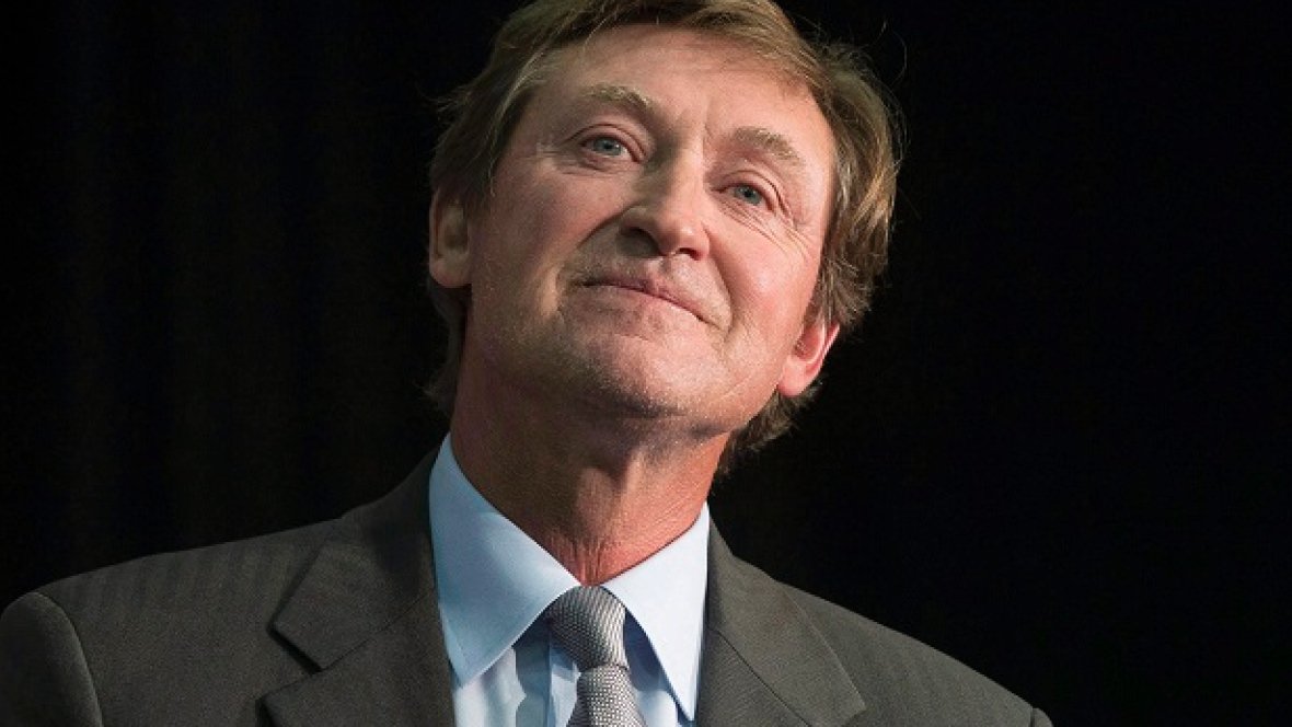 hockeynight's tweet photo. Wayne Gretzky returns to #Oilers in executive role https://t.co/XirolzDHXl https://t.co/AJJopCp3zB