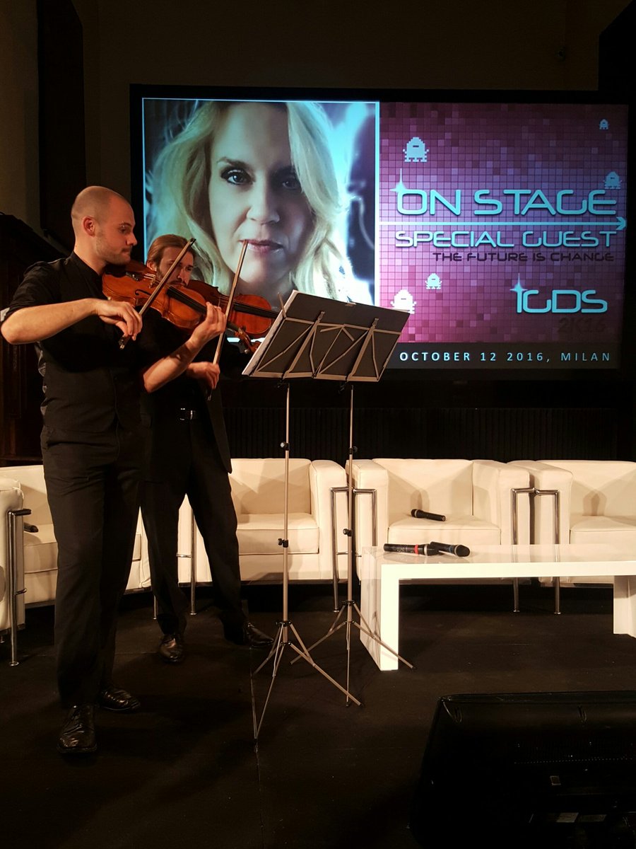 Imjohanariquier's tweet photo. It is @br 's birthday today. So she was surprised by a big cake and violinists. #IGDS2016 is very good this year! Loving it! https://t.co/mChn3qMkJy