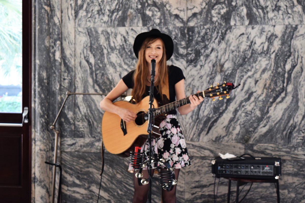 SalRosaTampa's tweet photo. Plan Your Night | Join us for #dinner, #drinks and the sounds of Danielle Mohr tonight from 6-9 p.m.! #SipSessions https://t.co/feYeWc32ez