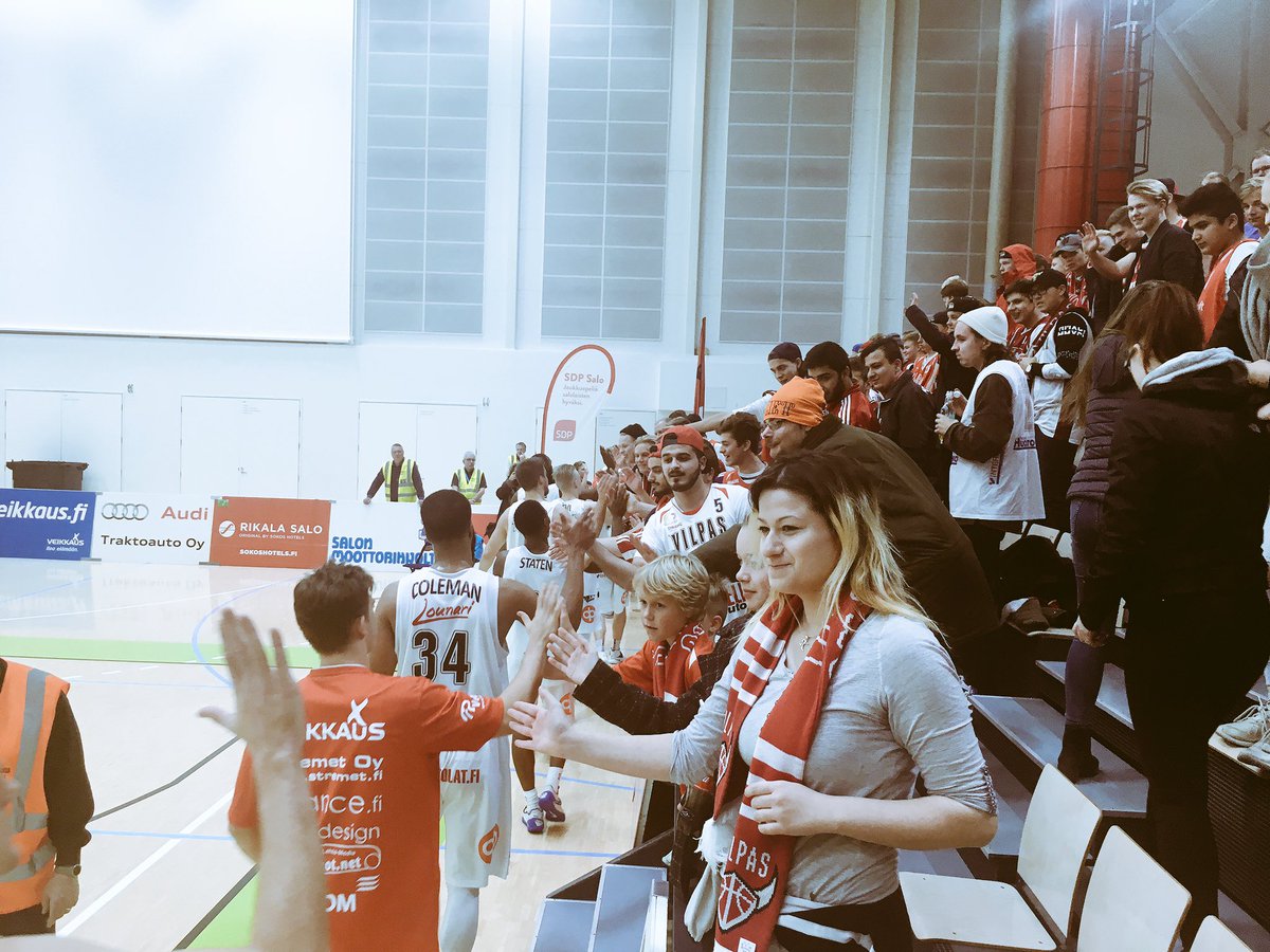 salonvilpas's tweet photo. "Tanssit ja laulu" eivät Salohallissa vaadi voittoja, mutta silti W on aina parempi!! 3-0. #Korisliiga #Salo https://t.co/c03yH8IEY1