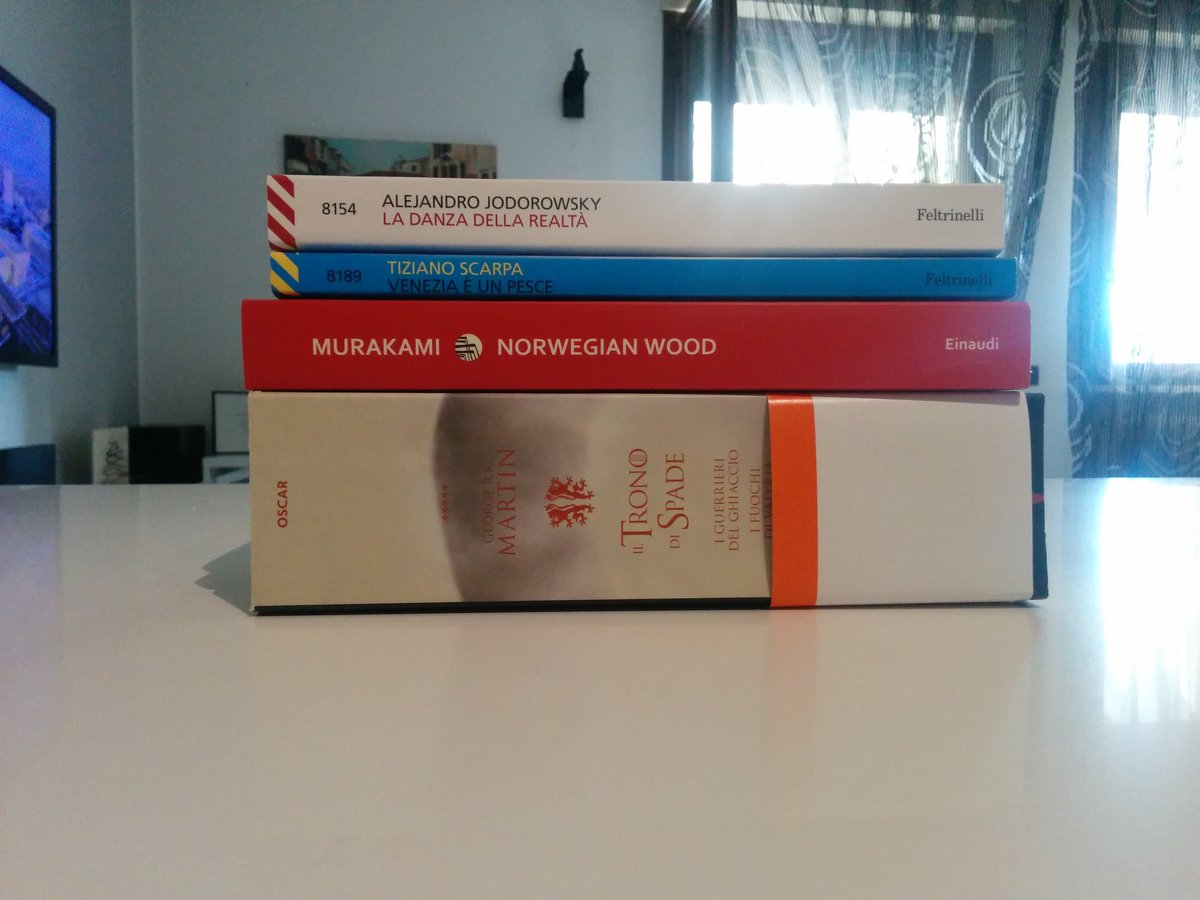 polisabri's tweet photo. Primi step di preparazione all'inverno... #WinterIsComing #readingissexy https://t.co/4Zrhf7Pg2J