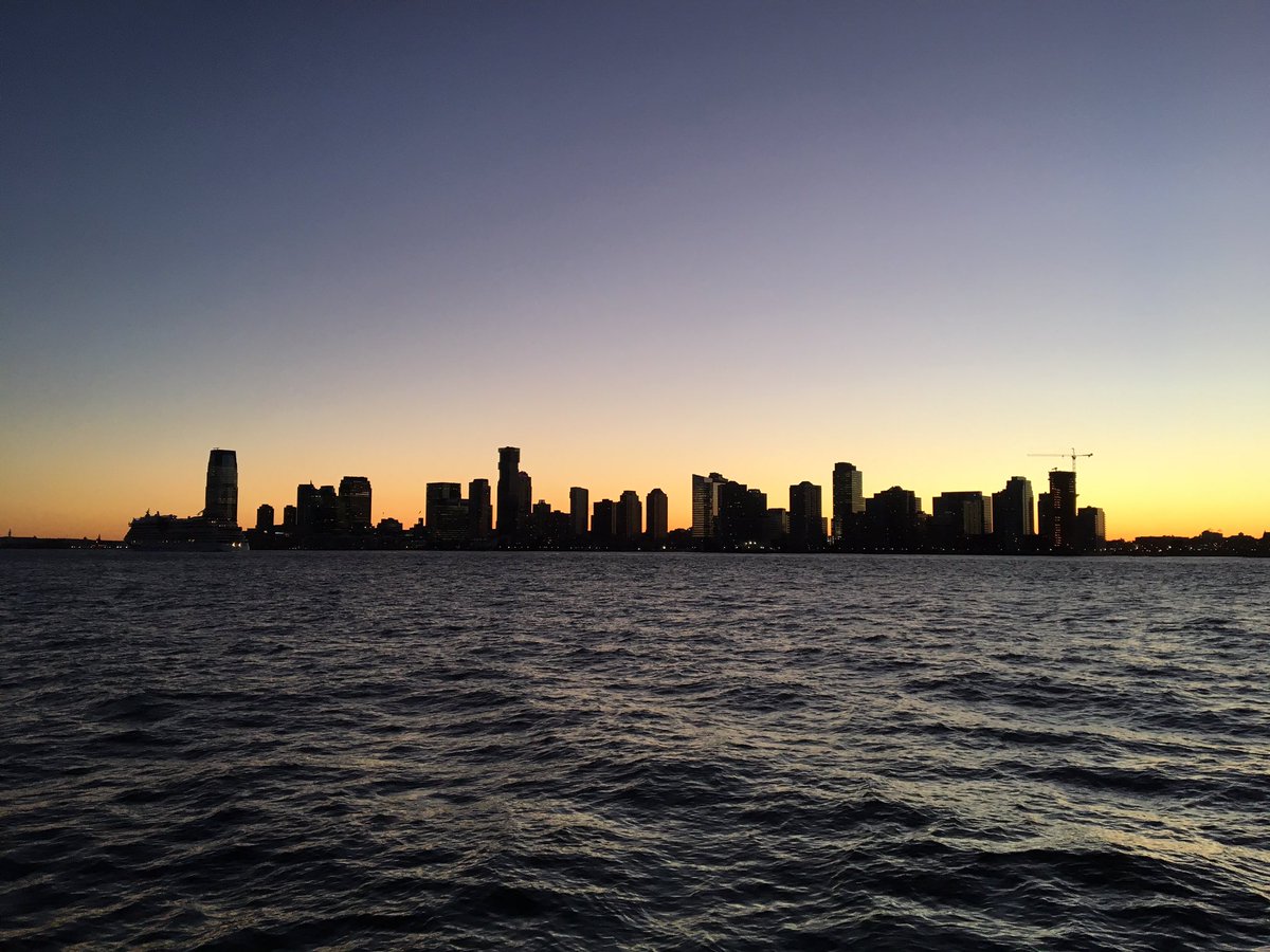 ajrudin's tweet photo. Last night's #sunset on the #Hudson @HudsonRiverPark @NatGeoPhotos https://t.co/hbPhdyriC5